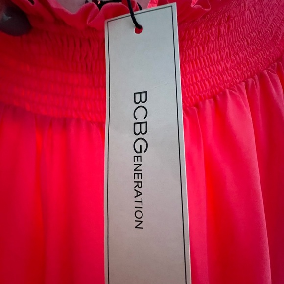 NWT BCBGeneration Off Shoulder fully lined except for sleeves. Size 6 - Picture 7 of 8